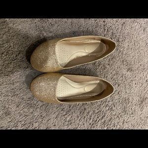 Sparkley gold flats, worn only a few times.